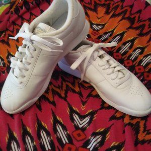 1745 Size 7.5 Classic Style Reeboks